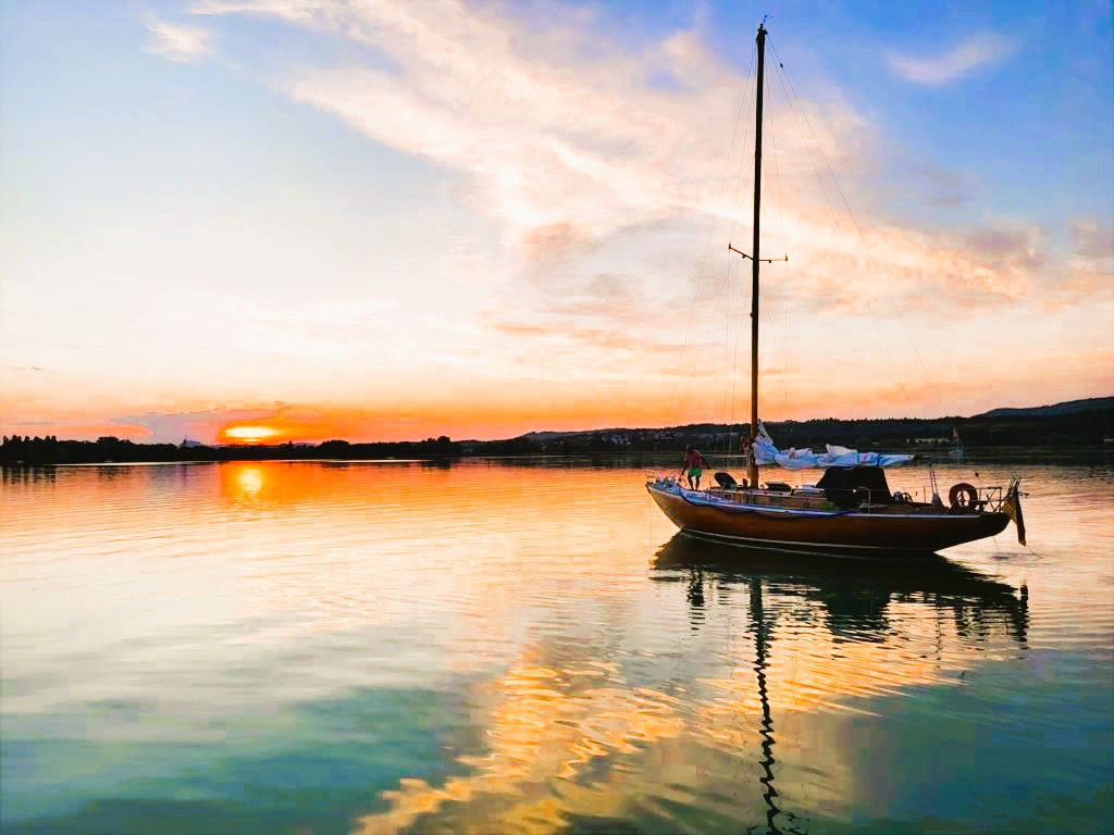 THK Bodensee — Segelschiff aus Mahagoni auf dem Untersee